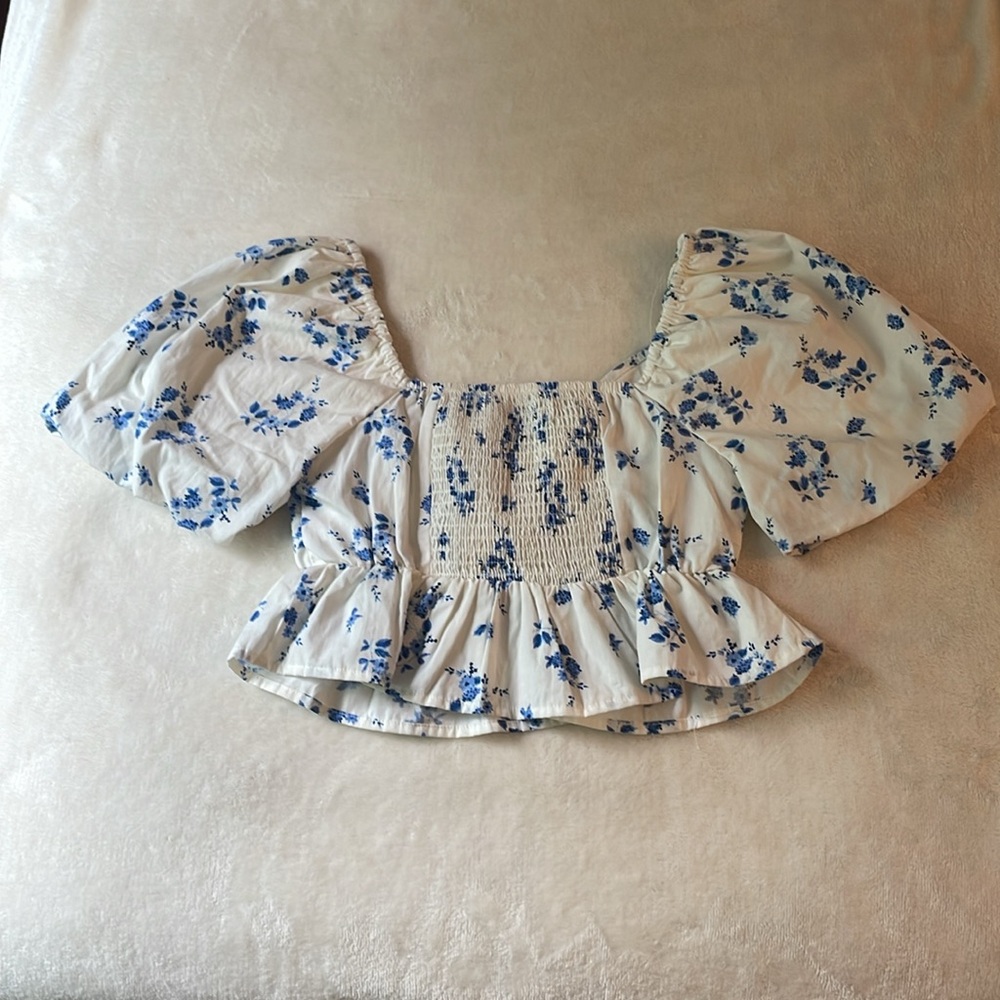 3 for $25! Band of the Free White with Blue Florals Puff Sleeve Crop Top,‎ small - Picture 5 of 5